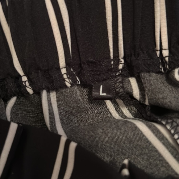 Black and white striped shorts - Picture 6 of 6